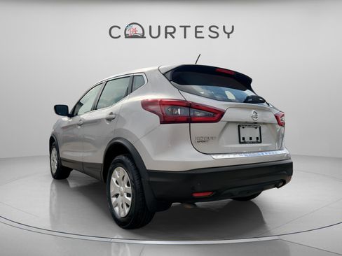 Used 2020 Nissan Rogue Sport S image 2