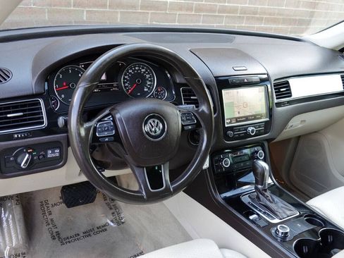 Used 2012 Volkswagen Touareg Sport AWD/4WD image 26