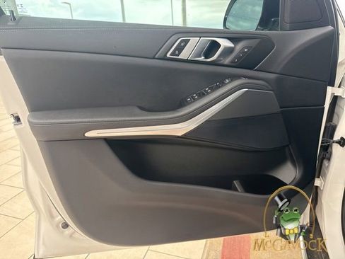 Used 2022 BMW X5 sDrive40i w/ Premium Package RWD image 13