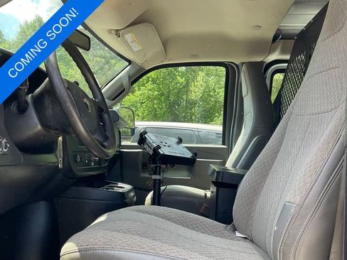 Used 2016 Chevrolet Express 2500 image 2