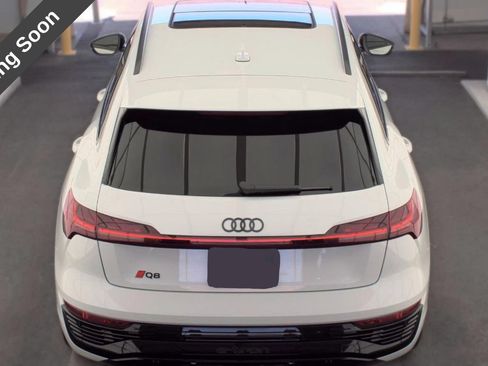 Used 2024 Audi Q8 e-tron Prestige w/ Prestige Package AWD/4WD image 5