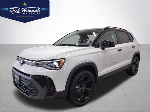 New 2025 Volkswagen Taos SE image 1