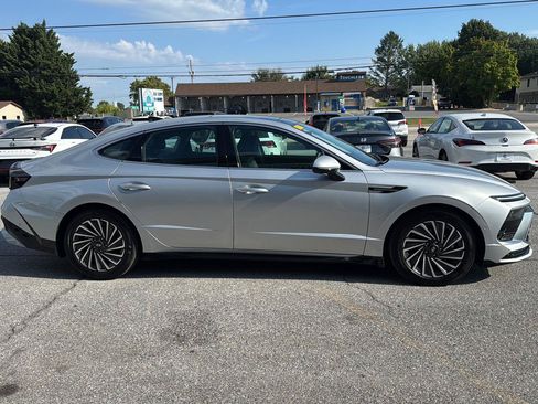 Certified 2025 Hyundai Sonata Limited FWD image 4