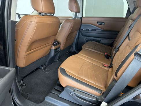 Used 2025 Nissan Pathfinder Platinum w/ Cargo Package FWD image 11