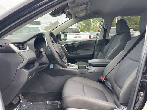Used 2025 Toyota RAV4 LE image 7