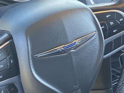 Used 2022 Chrysler 300 Touring image 26