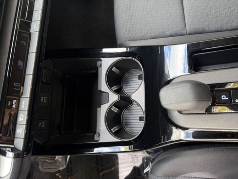 Used 2025 Toyota Prius LE image 36