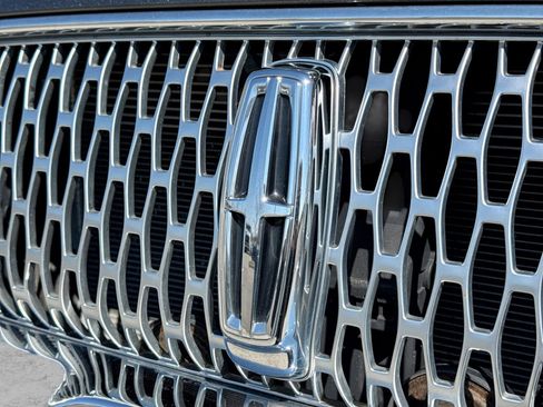 Used 2019 Lincoln Nautilus Select image 10