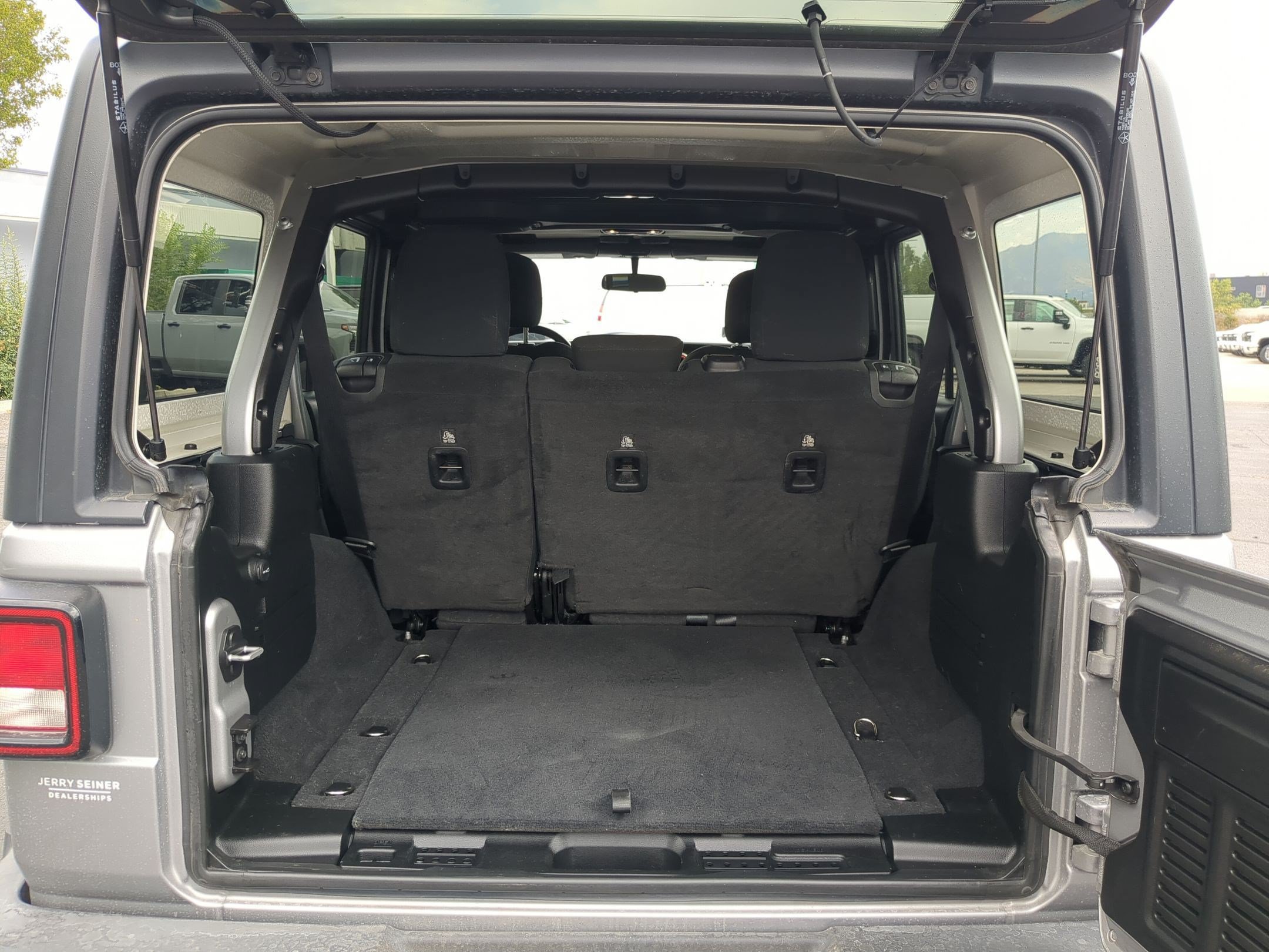 Used 2021 Jeep Wrangler Unlimited Sport AWD/4WD image 32