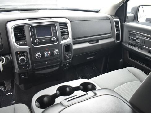 Used 2022 RAM 1500 Classic SLT image 7