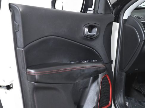 Used 2019 Jeep Compass Trailhawk image 29