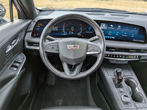 Certified 2025 Cadillac XT4 Premium Luxury image 19