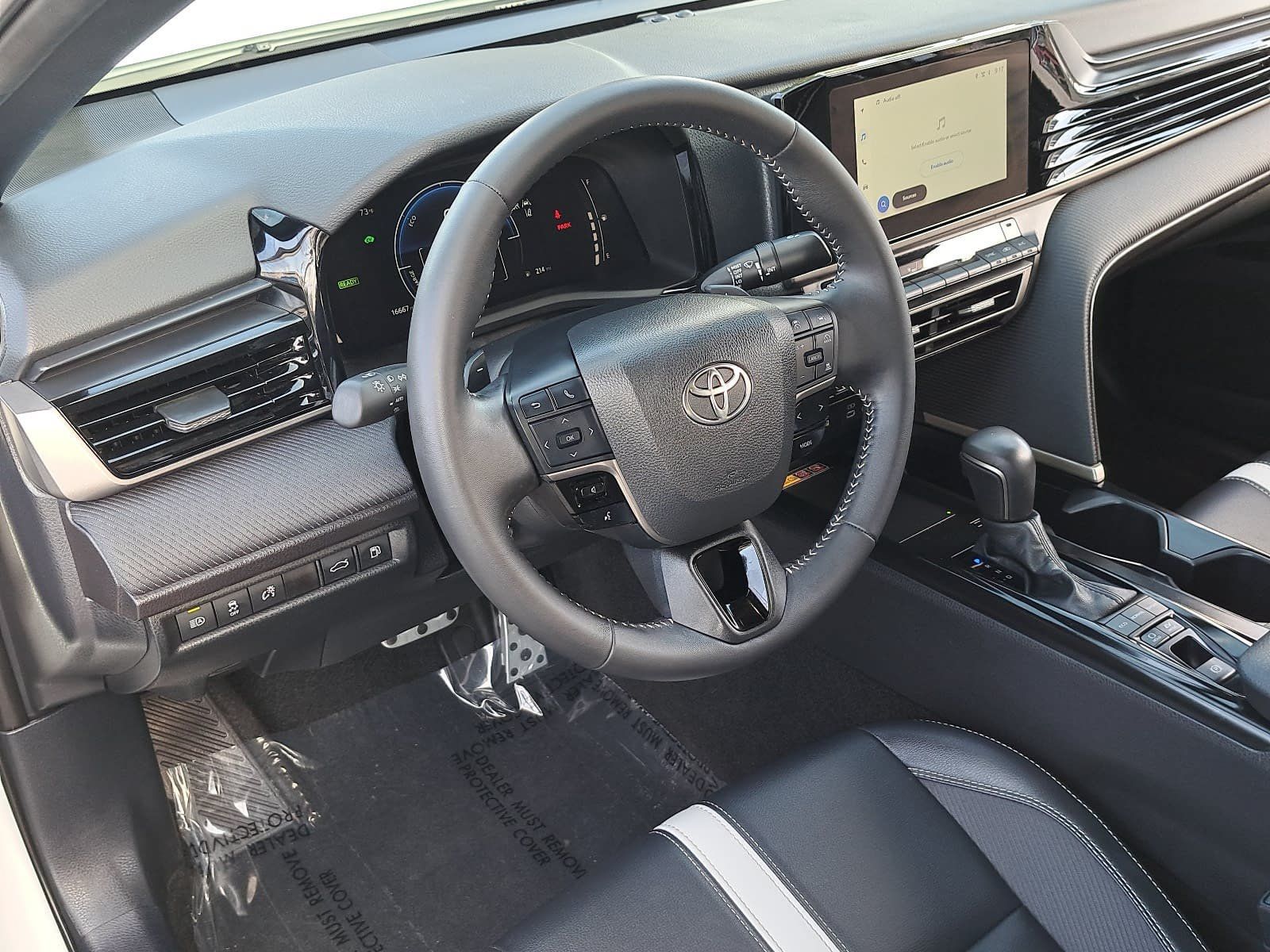 Used 2025 Toyota Camry SE w/ Convenience Package FWD image 16