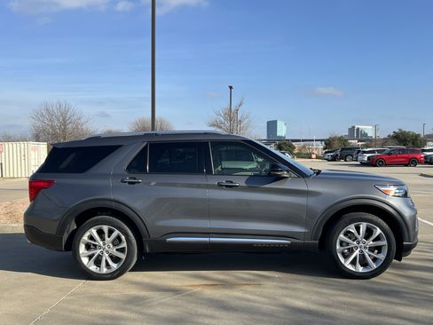 Used 2022 Ford Explorer Platinum w/ Equipment Group 601A image 10