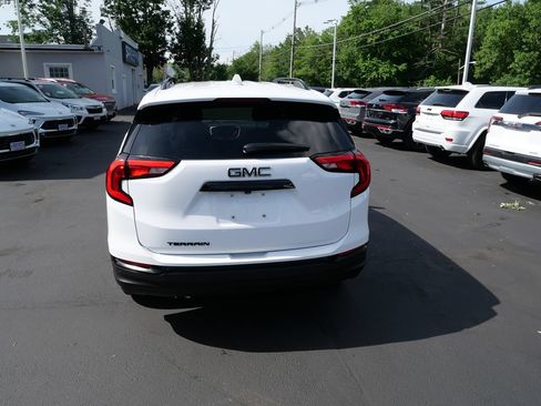 Used 2020 GMC Terrain SLT w/ Preferred Package FWD image 4