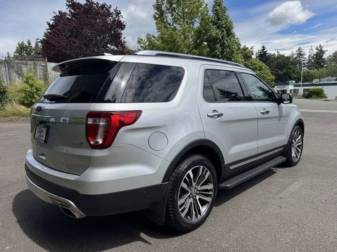 Used 2017 Ford Explorer Platinum AWD/4WD image 3