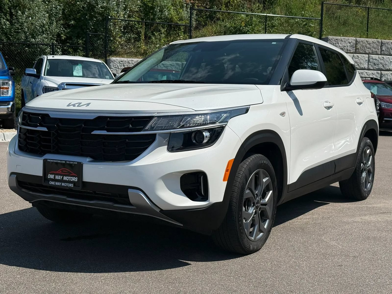 Used 2024 Kia Seltos LX AWD/4WD image 1