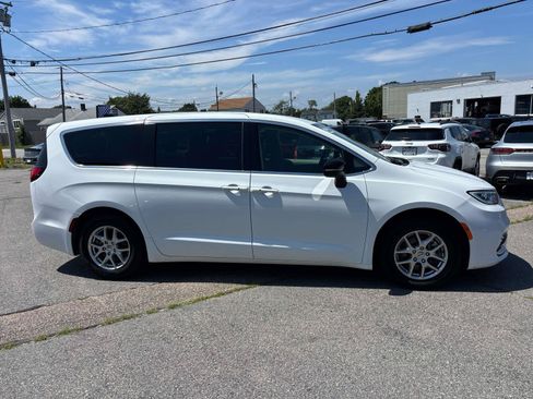 Certified 2024 Chrysler Pacifica Touring-L FWD image 2