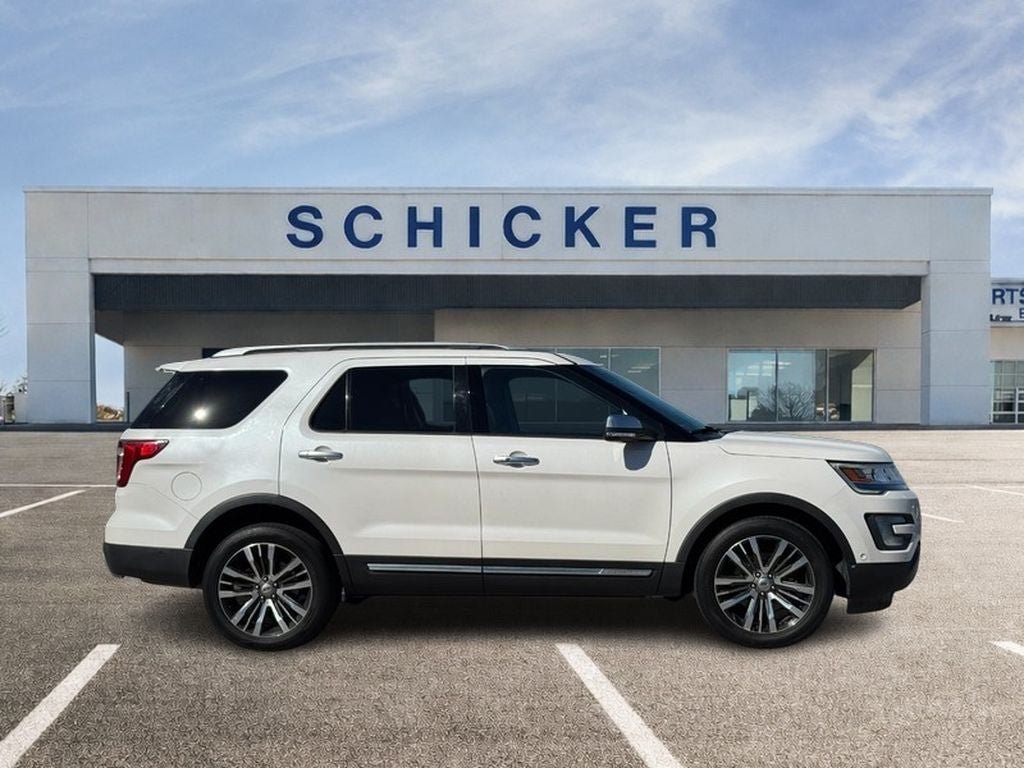 Used 2017 Ford Explorer Platinum AWD/4WD image 2
