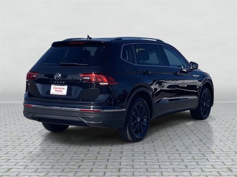 Used 2024 Volkswagen Tiguan SE image 6