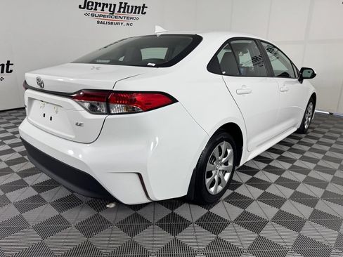 Used 2025 Toyota Corolla LE FWD image 6