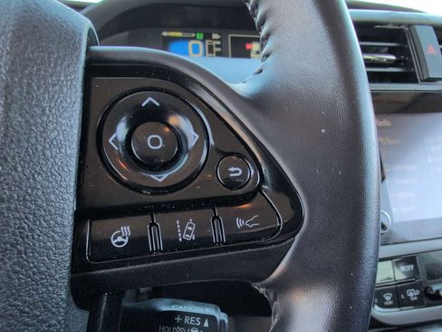 Used 2021 Toyota Prius L Eco image 25