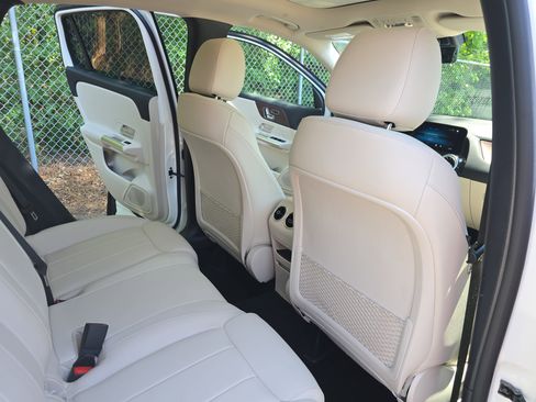 Used 2023 Mercedes-Benz GLA 250 4MATIC image 11