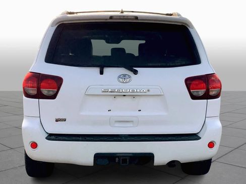 Used 2018 Toyota Sequoia SR5 w/ Premium Package image 4