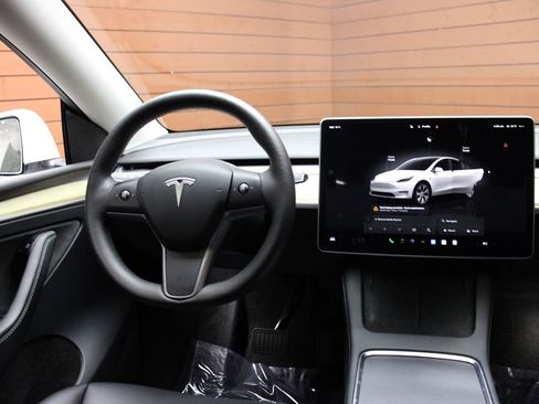 Used 2023 Tesla Model Y Long Range image 25