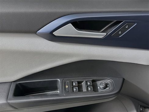 Used 2023 Volkswagen Taos SE w/ Panoramic Sunroof Package image 20