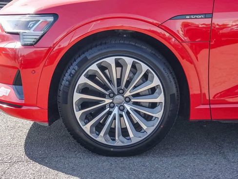 Used 2019 Audi e-tron Prestige w/ Prestige Package image 10
