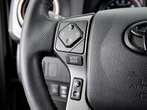 Used 2021 Toyota Tacoma TRD Sport image 12