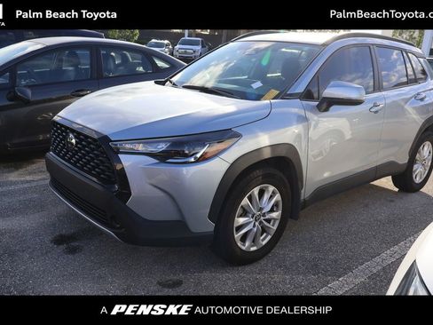 Used 2024 Toyota Corolla Cross LE image 1