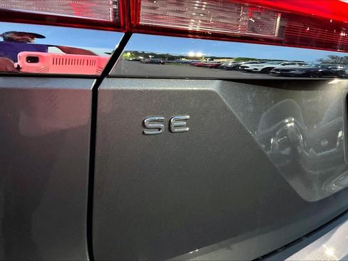 Used 2025 Volkswagen Atlas SE AWD/4WD image 30