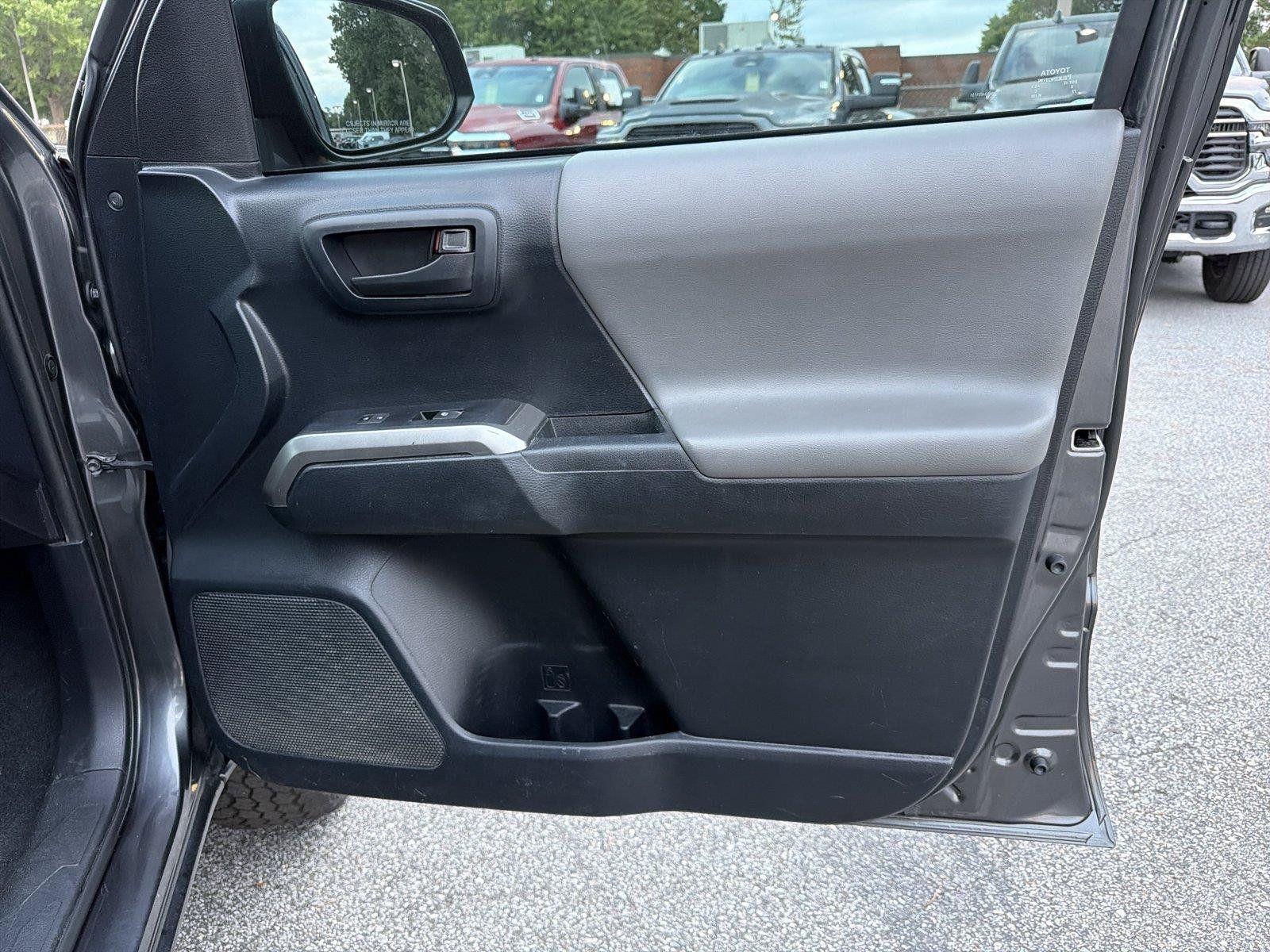 Used 2019 Toyota Tacoma SR5 RWD image 13