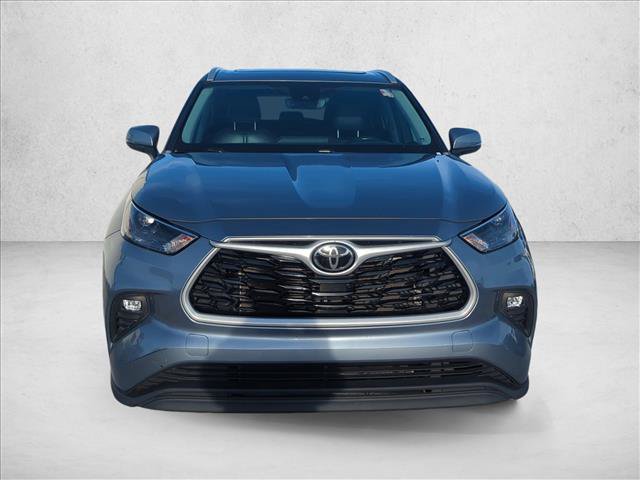 Used 2023 Toyota Highlander XLE FWD image 3