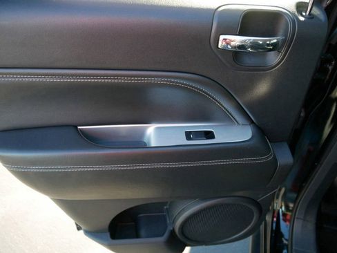 Used 2015 Jeep Compass Latitude image 12