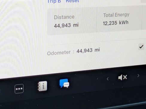 Used 2023 Tesla Model Y Long Range image 17