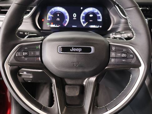 Used 2025 Jeep Grand Cherokee L Laredo w/ Luxury Tech Group I AWD/4WD image 3