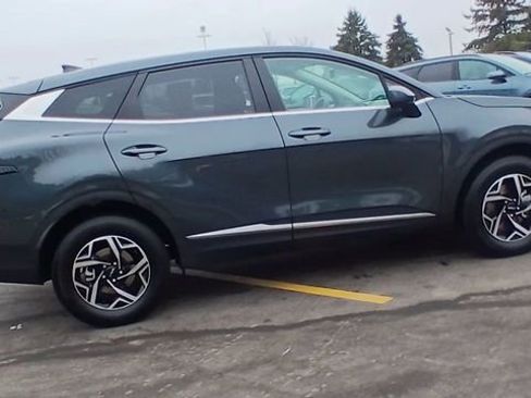 Certified 2025 Kia Sportage LX image 3