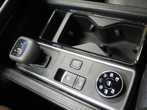 Used 2022 Nissan Pathfinder Platinum w/ Cargo Package AWD/4WD image 19