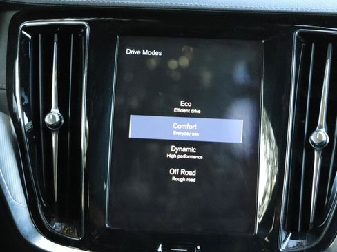Used 2019 Volvo V60 T5 Cross Country AWD/4WD image 14