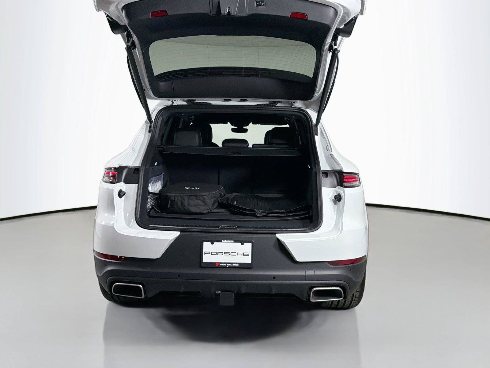 Certified 2025 Porsche Cayenne E-Hybrid AWD/4WD image 35