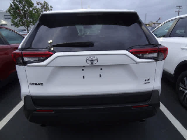 Used 2025 Toyota RAV4 LE AWD/4WD image 4