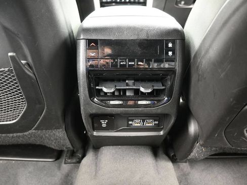 Used 2022 Jeep Grand Cherokee L Laredo RWD image 38