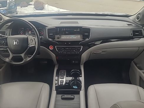 Used 2019 Honda Pilot Touring image 11