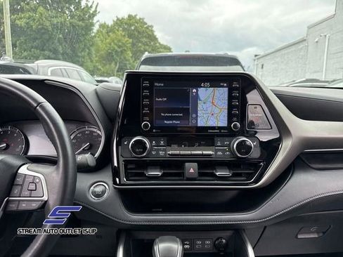 Used 2022 Toyota Highlander XLE image 24
