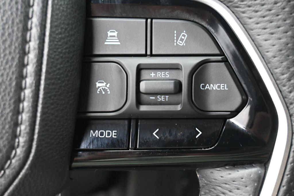 Used 2025 Toyota Sequoia Platinum AWD/4WD image 18