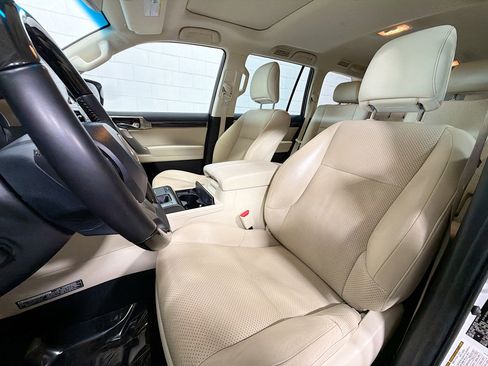 Used 2023 Lexus GX 460 Luxury w/ Sport Design Package AWD/4WD image 5