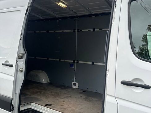 Used 2017 Mercedes-Benz Sprinter 2500 image 23